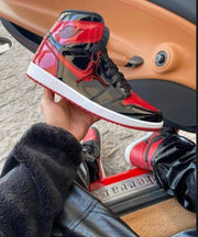AIR JORDAN RETRO 1 PATENT BRED WITH KEYCHAIN SEMI UA & EXTRA LACES
