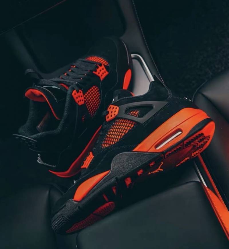 AIR JORDAN RETRO 4 THUNDER SEMI UA