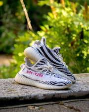 YEZZY 350 ZEBRA SEMI UA QUALITY WITH ALL ACCESSORIES