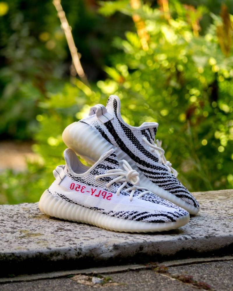 YEZZY 350 ZEBRA SEMI UA QUALITY WITH ALL ACCESSORIES