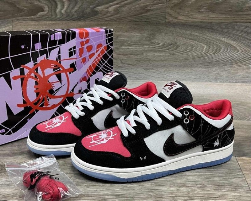 nik_e sb dunk spiderman