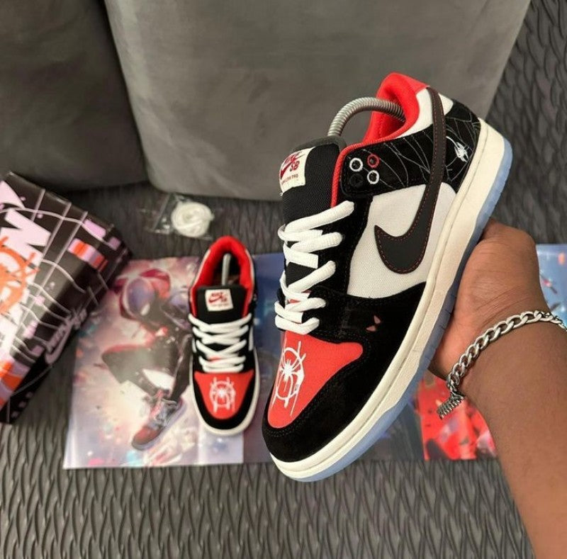 nik_e sb dunk spiderman
