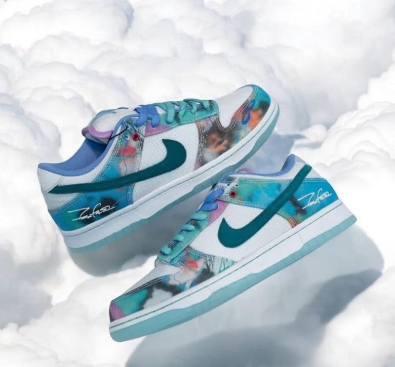 SB DUNK FUTURA WITH ORIGINAL BOX