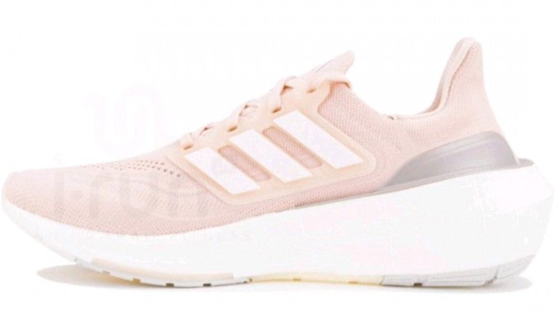 ULTRABOOST LIGHT