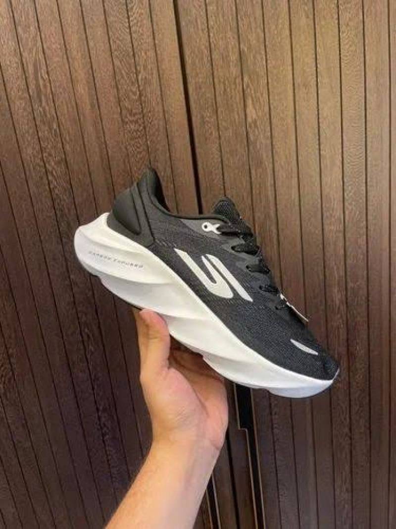 Skecherrs aero burst black