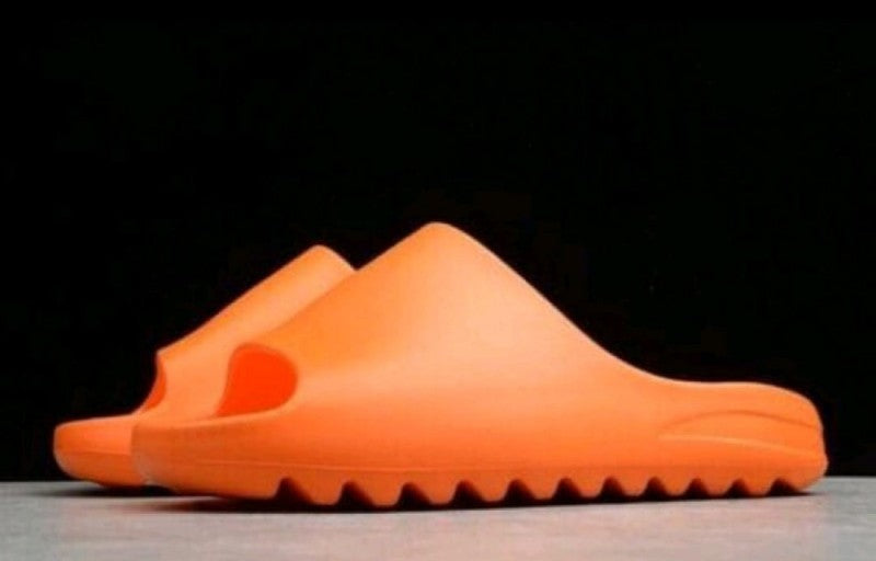 YEEZY SLIDE WITH OG BUTTER PAPER AND BOX