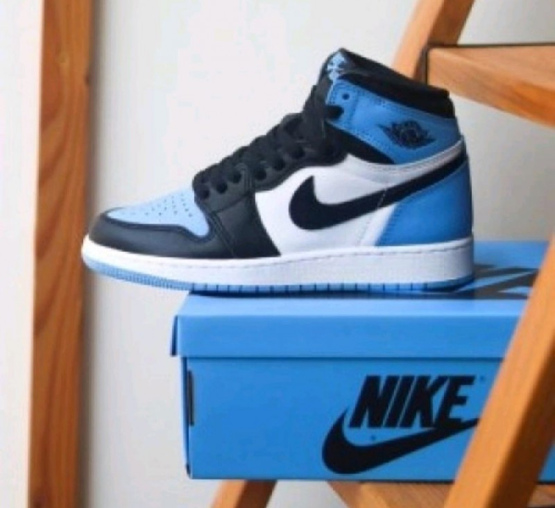 RETRO 1 UNC TOE WITH OG BOX FIX