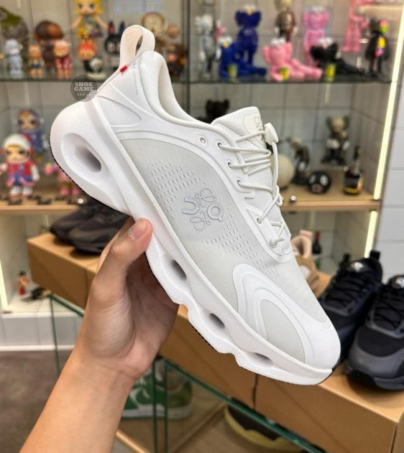 On CloudSolo x Loewe White