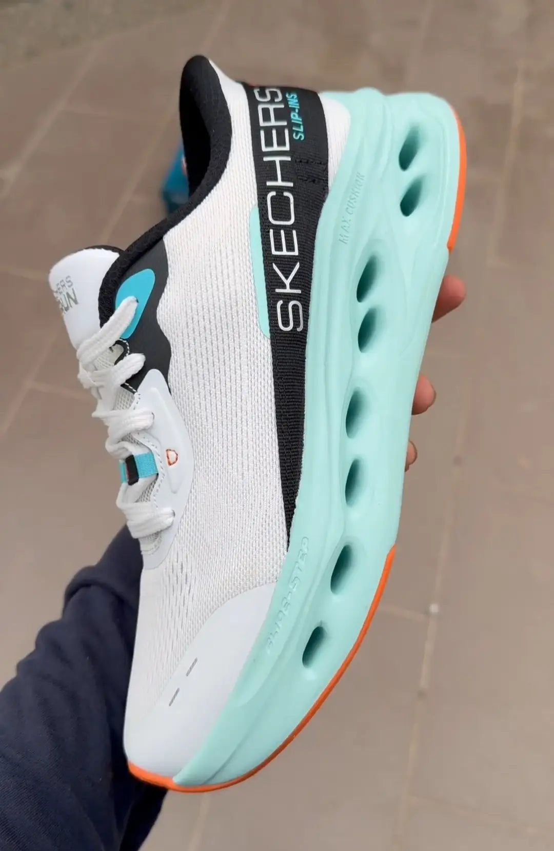 Skecherss  MAX Cushioning Glide-Step - A Slip-ins in White/Multi,