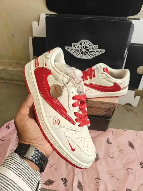 Traviss Scott x Nikee Air Jordan 1 Low x Supremee