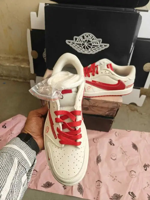 Traviss Scott x Nikee Air Jordan 1 Low x Supremee