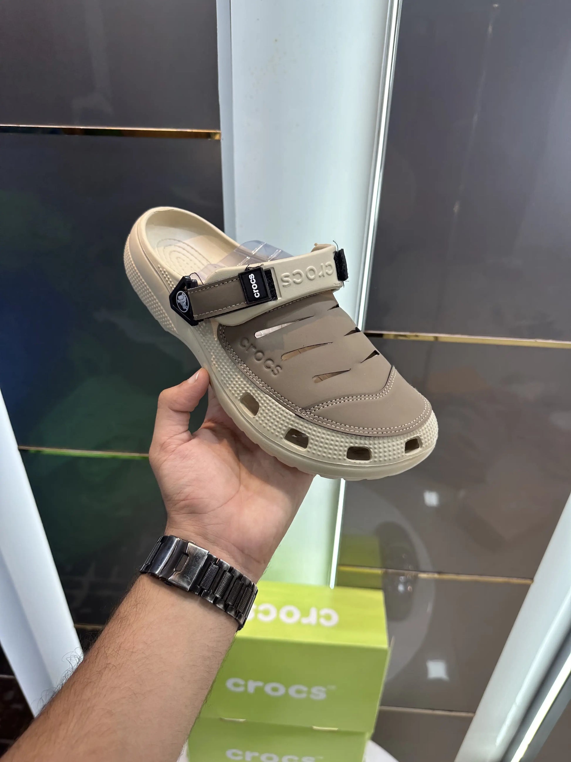 Crocs_Yukon Vista Cream Brown Clogs