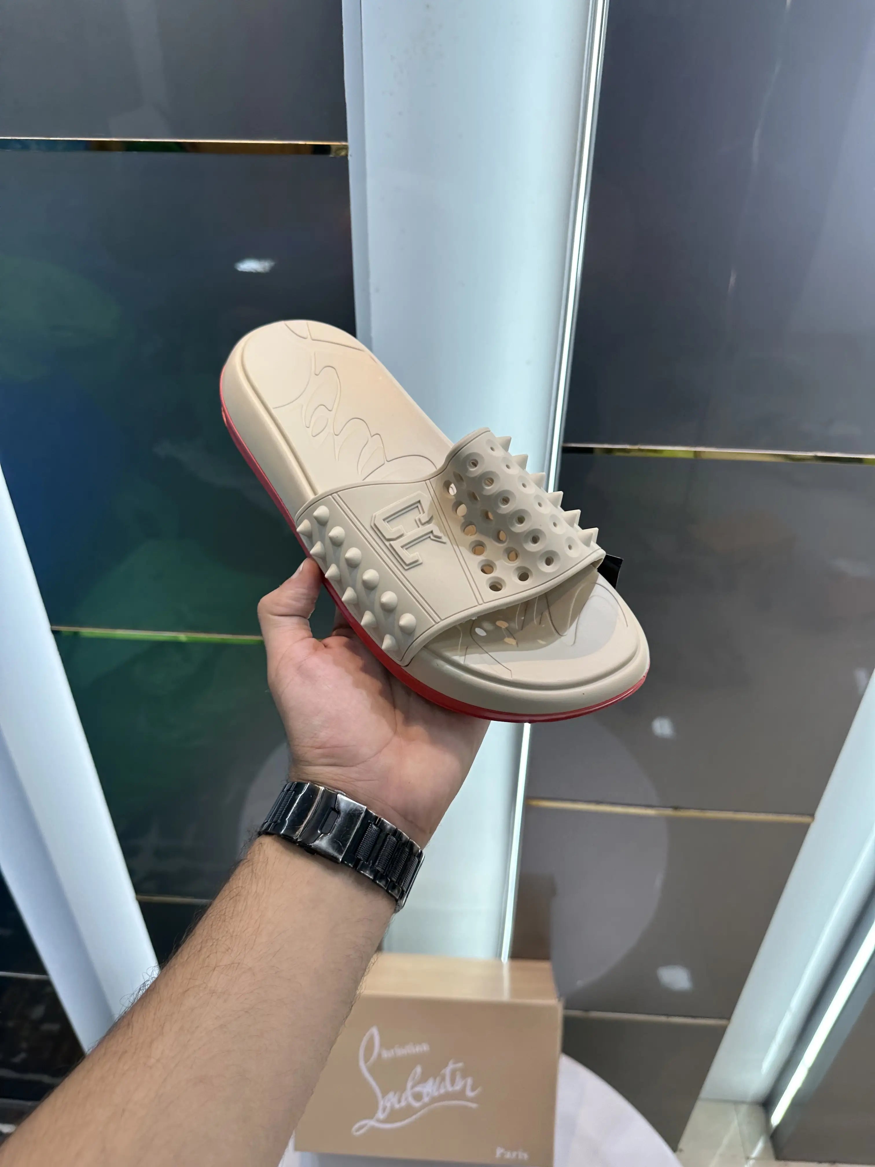 Christian_Louboutin_Take It Easy Beige Premium Slide