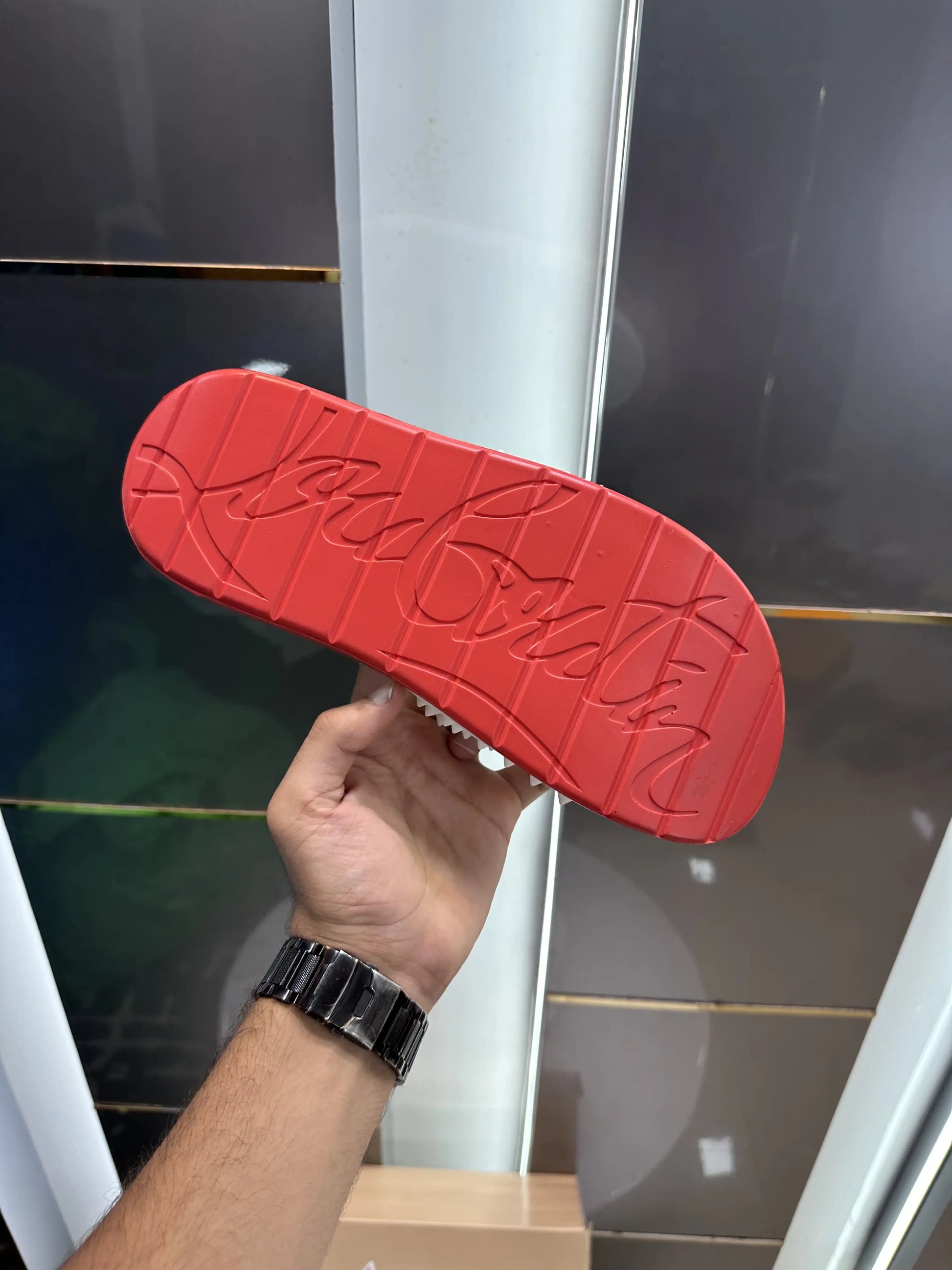 Christian_Louboutin_Take It Easy White Premium Slide
