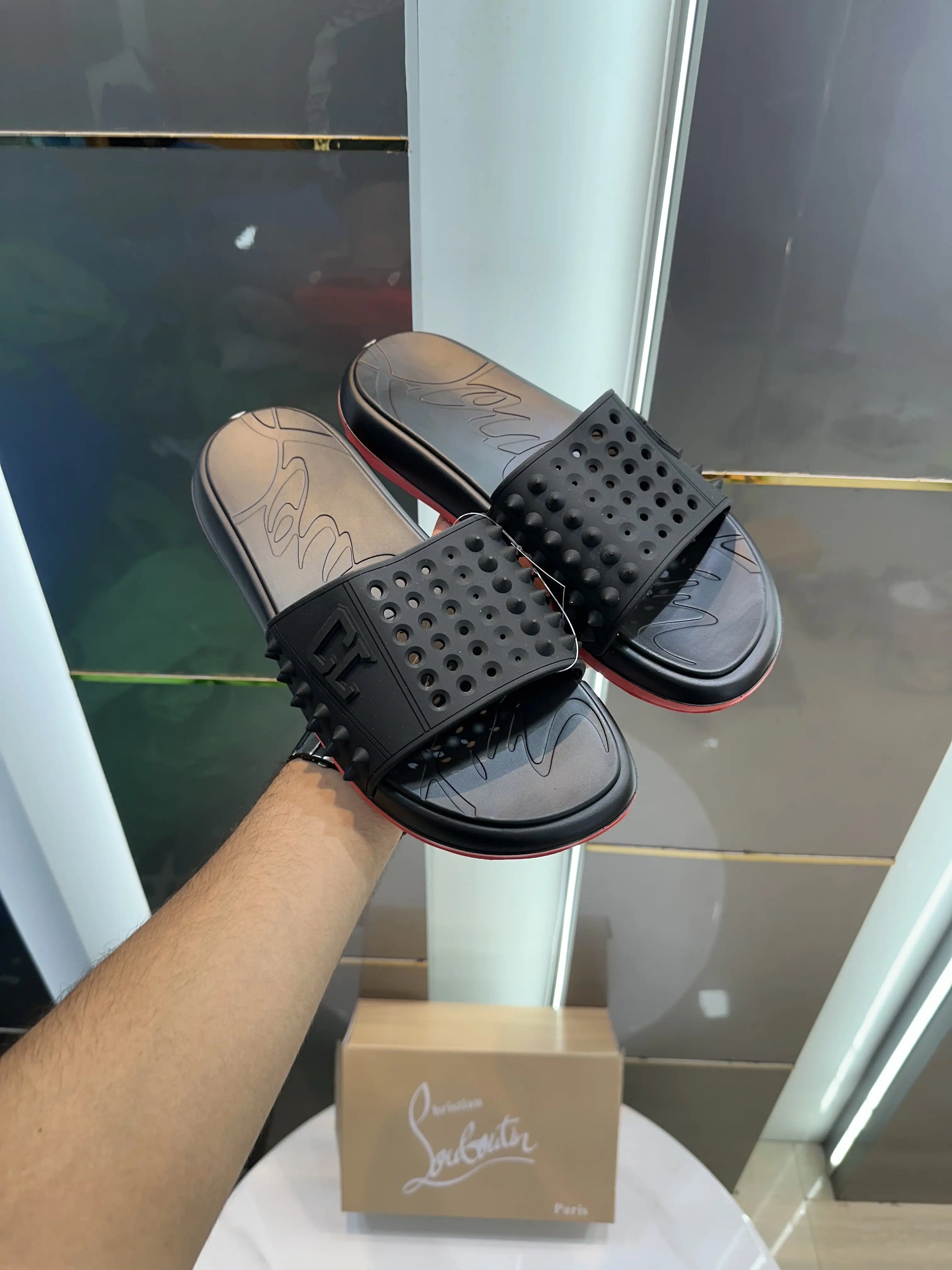 Christian_Louboutin_Take It Easy Black Premium Slide