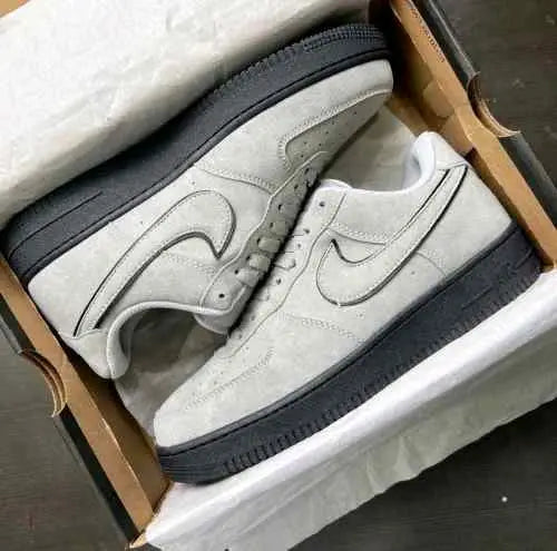 NIKEE AIRFORCE SUEDE BLACK SMOKE GREY