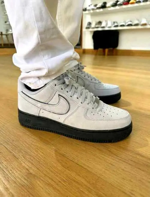 NIKEE AIRFORCE SUEDE BLACK SMOKE GREY