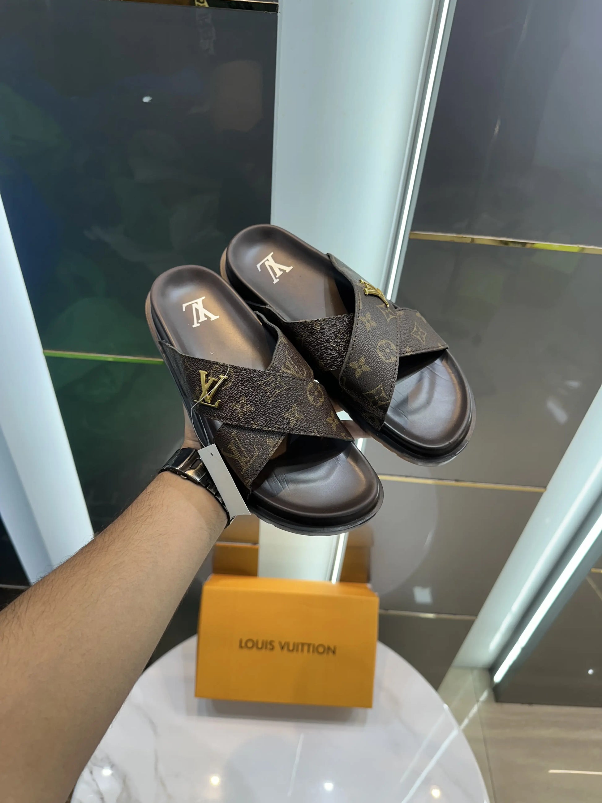 Louis_Vuitoon Criss Cross Brown Slide