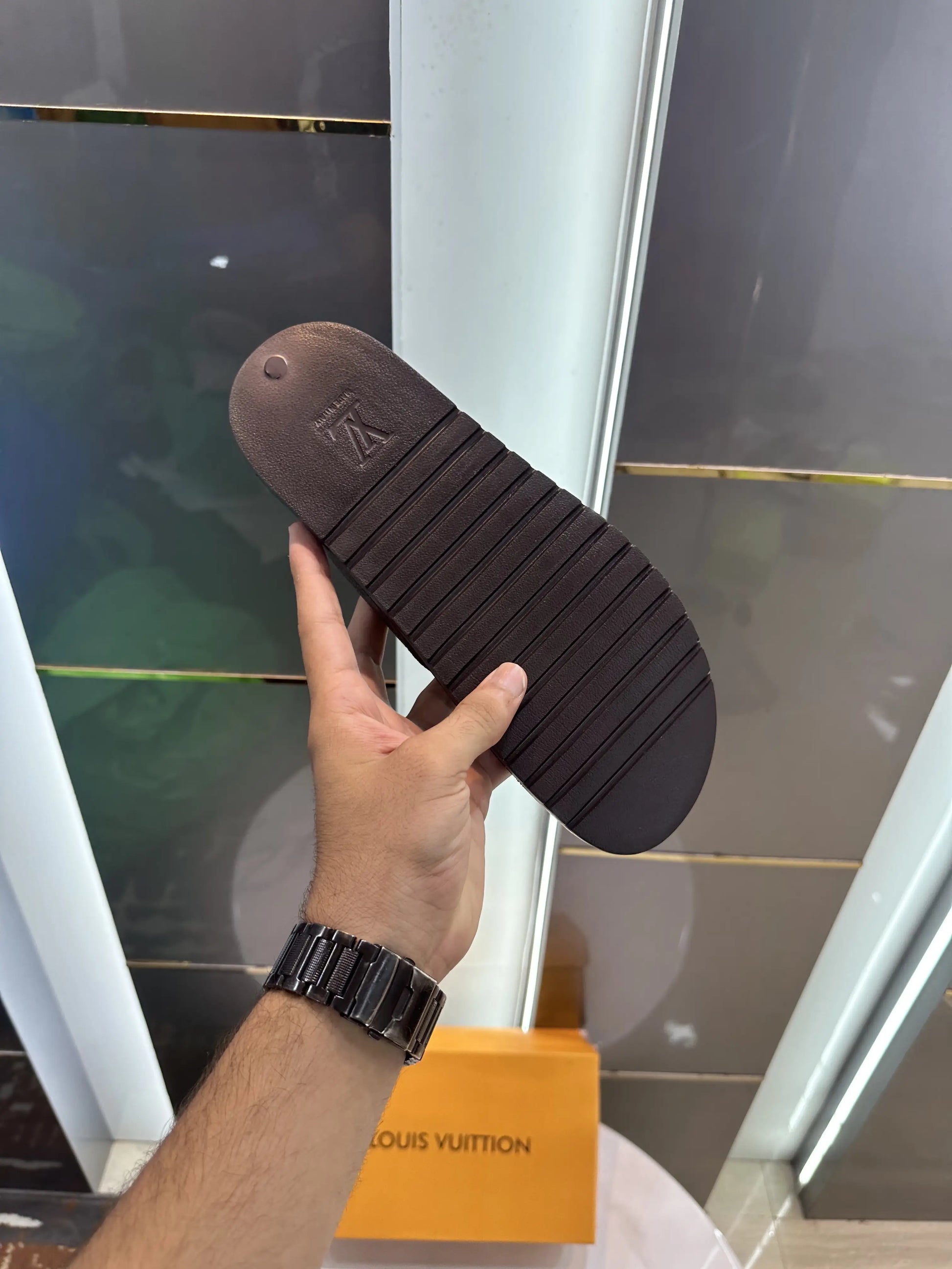 Louis_Vuitoon Criss Cross Brown Slide