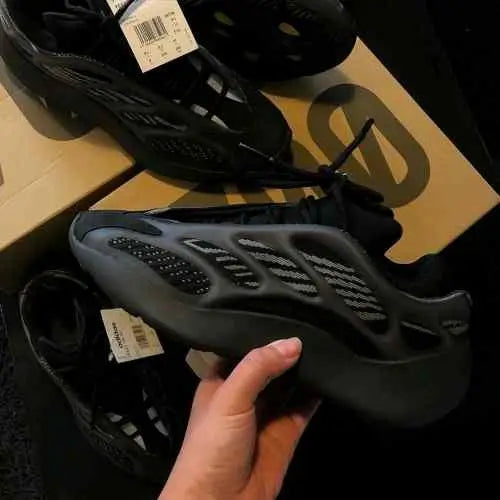 Adidass Yeezy 700 v3 Alvah Semi UA