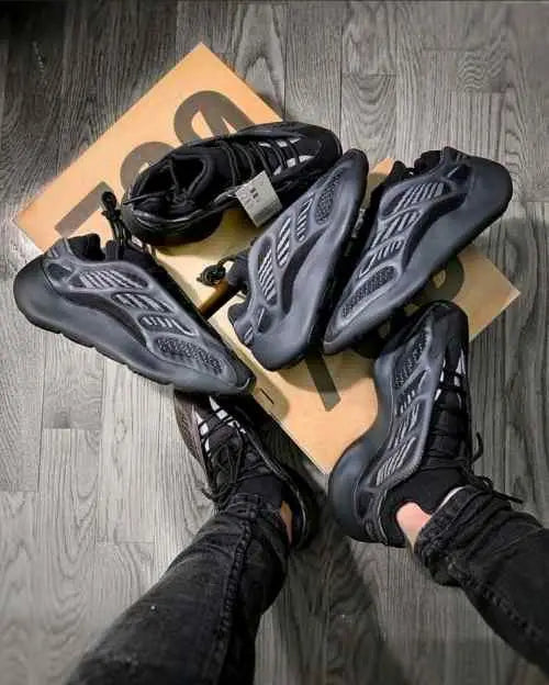 Adidass Yeezy 700 v3 Alvah Semi UA