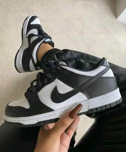 nikee sb dunk low panda for her fix