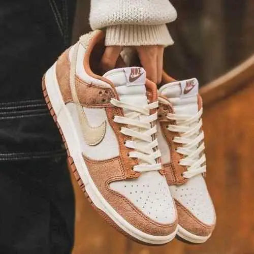 Nikee sb dunk low medium curry for her
