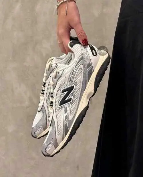 Neww Balance 204L Silver Black Metallic