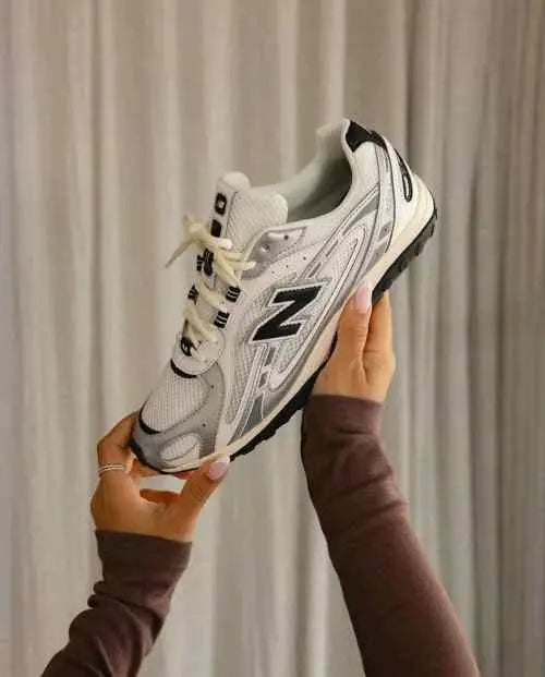 Neww Balance 204L Silver Black Metallic