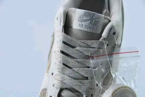 NIKEE AIRFORCE 1 LOW AKIRA 2025