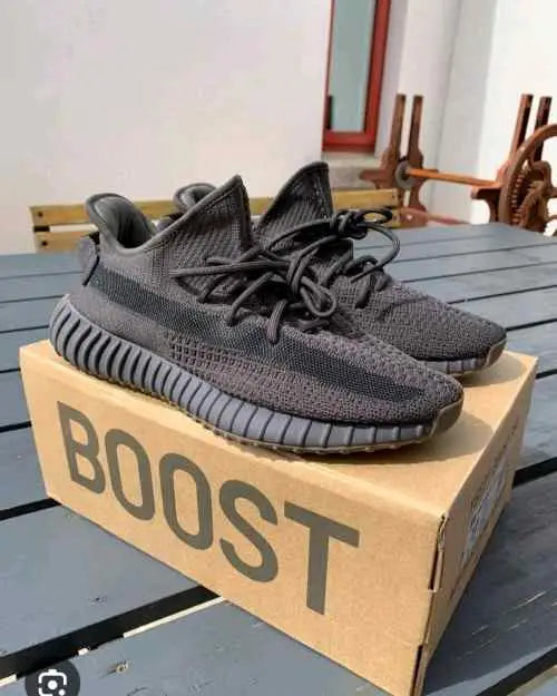 Adidass Yeezy Boost 350 V2 Black Cinder Semi UA non reflective