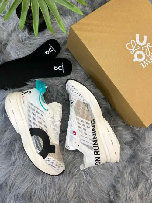 On Cloud BOOM STRIKE WHITE