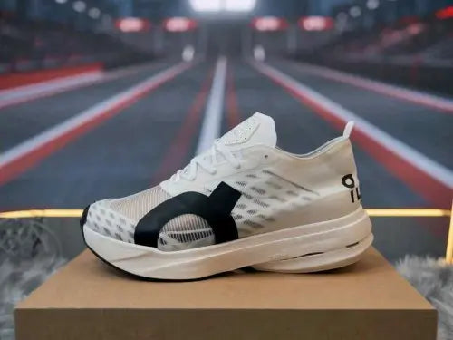 On Cloud BOOM STRIKE WHITE