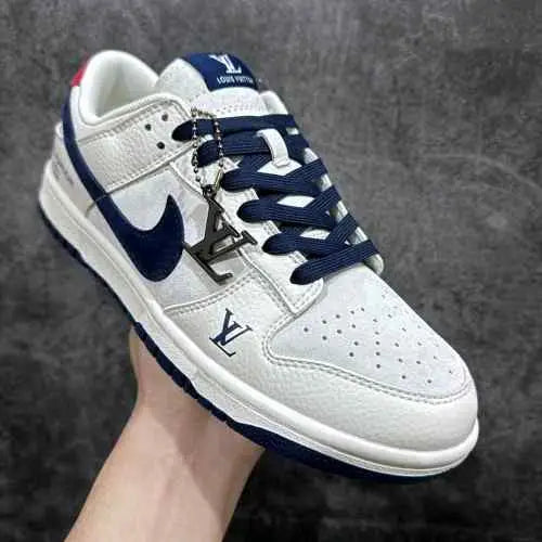 louiss vuitton x nikee sb dunk low