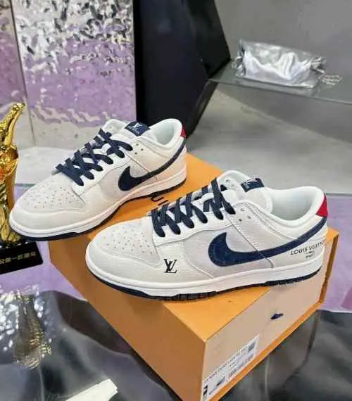 louiss vuitton x nikee sb dunk low