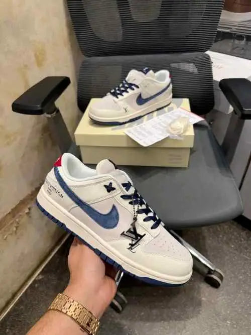 louiss vuitton x nikee sb dunk low