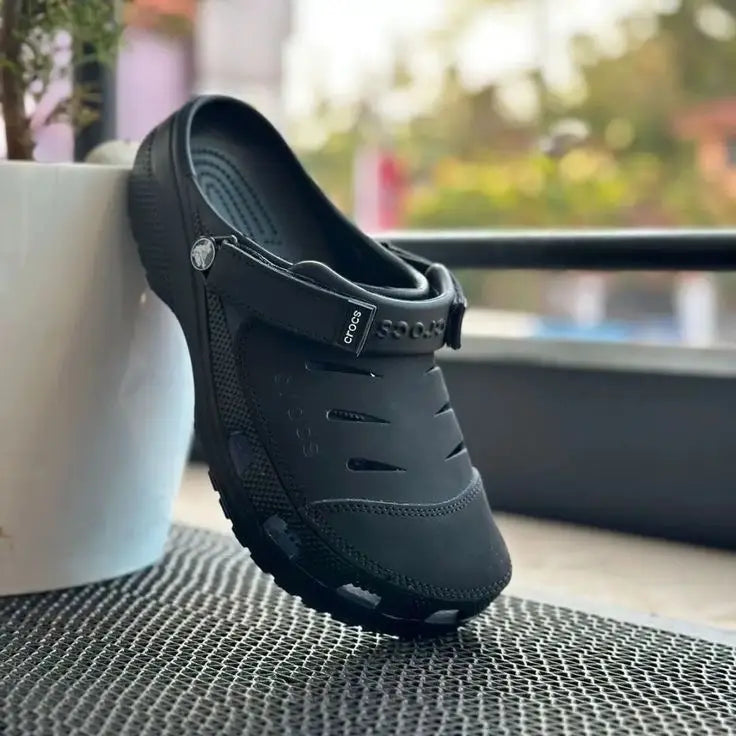 Crocs_Yukon Vista All Black Clogs