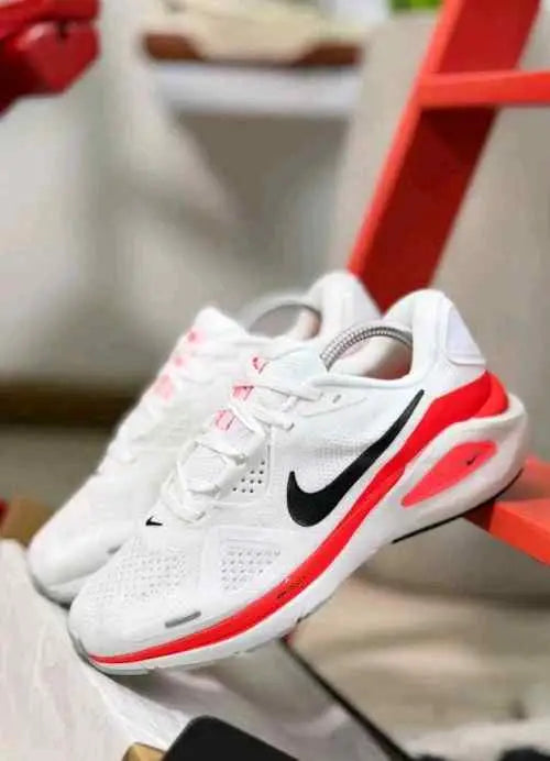 Nikee Running Structure 26 trainers White orange