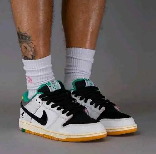 nikee sb x csef dunk low pro shoes summit white black white iron