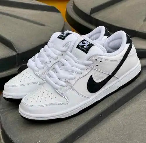 nikee dunk low white black
