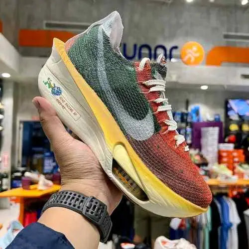 Nikkee Zoom Alphafly 3 Sting Colourway