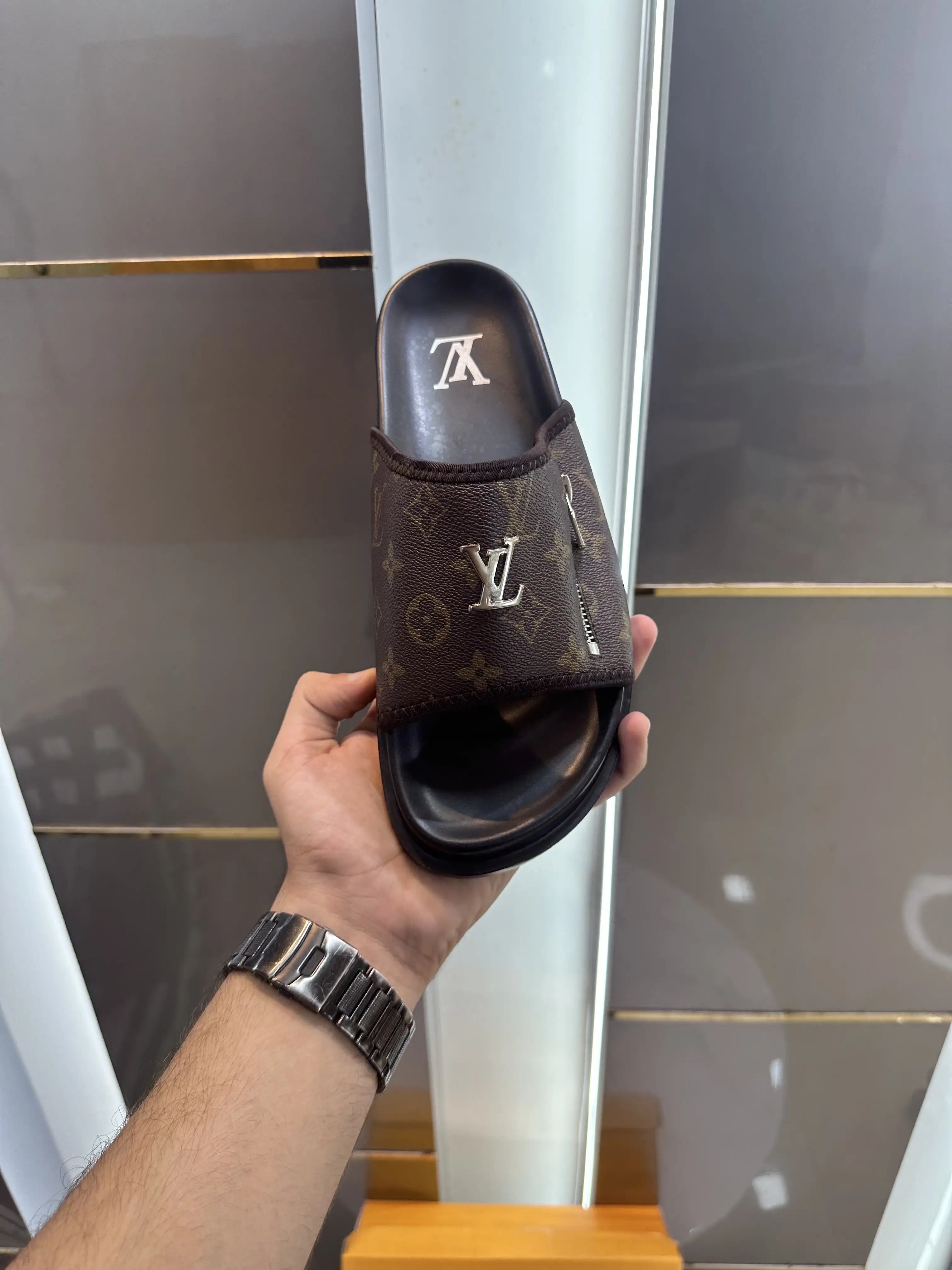 Louis_Vuitton Brown Monogram Leather Slide