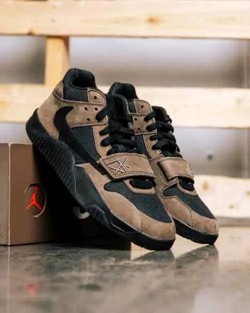NIKEE AIR JORDAN X TRAVIS SCOTT JUMPMAN JACK DARK MOCHA SEMI UA