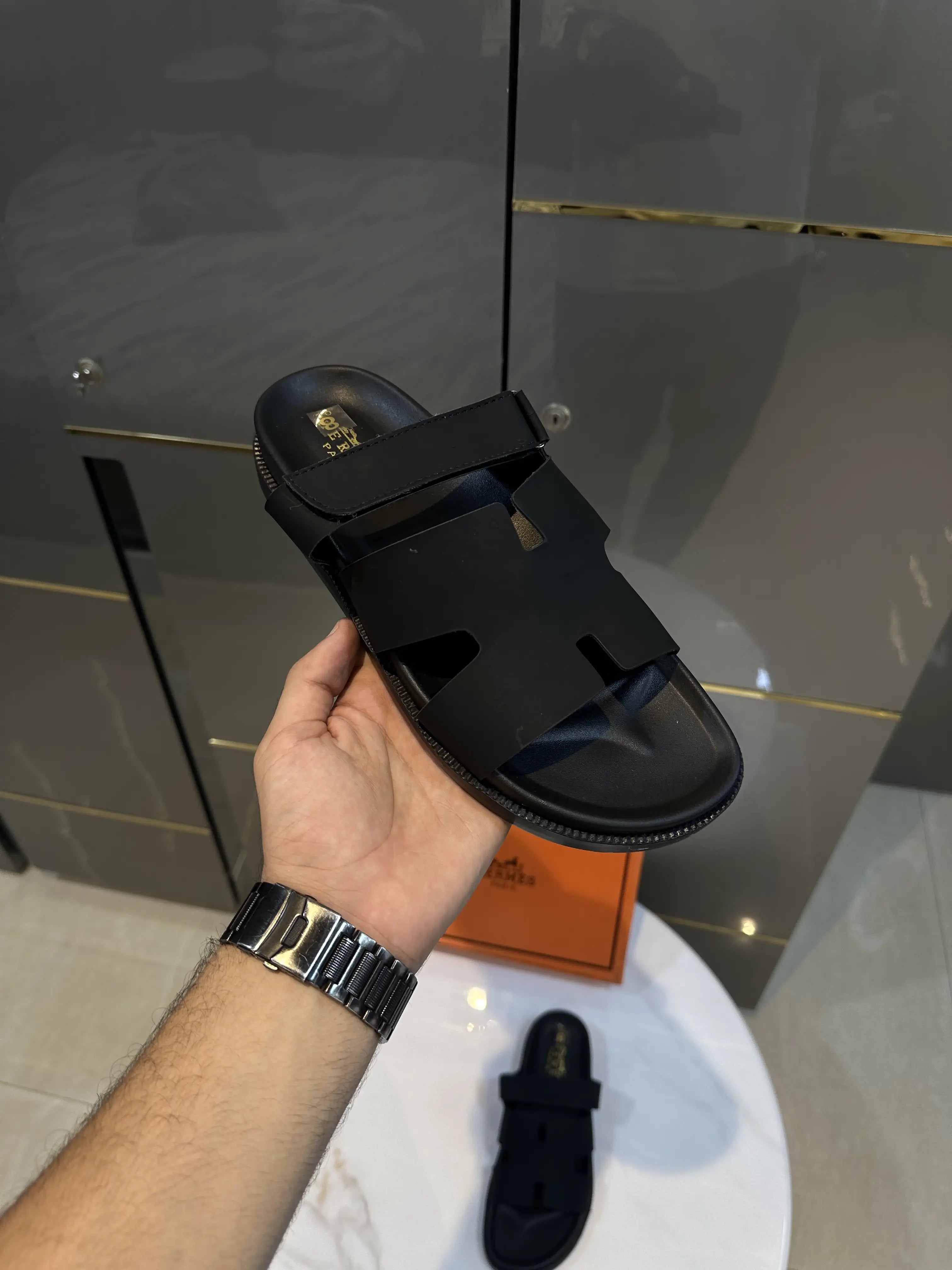 Herms_Premium Black Slide